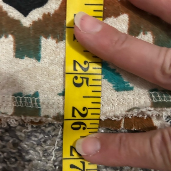 Billabong Aztec design crewneck sweatshirt with raw hemline/cuffs XL - Picture 9 of 9